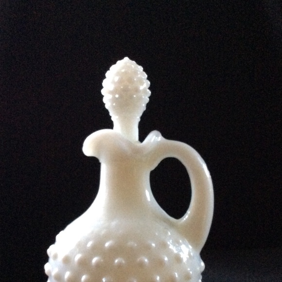 Vintage hobnail milk glass decanter cruet EUC - Picture 4 of 4